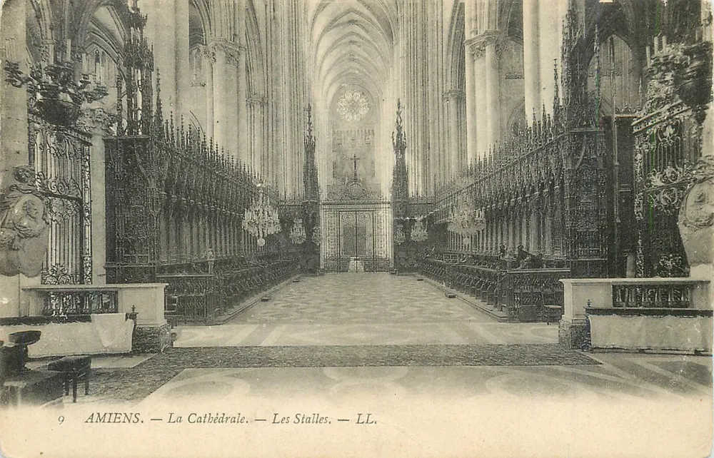 Amiens — A Catedral — As Stalles — LL. - Frente