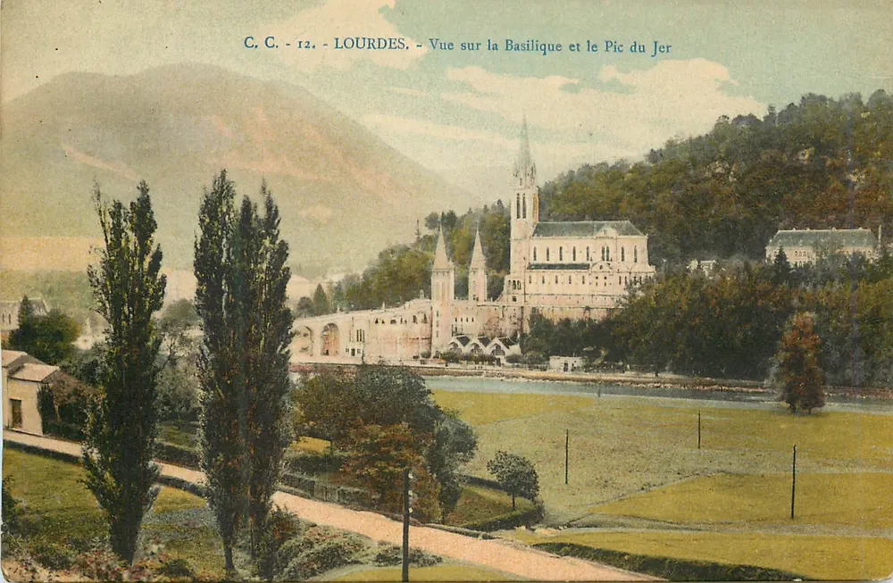 Lourdes — Ansicht der Basilika und des Pic du Jer — C.C. - 12 - Vorderseite