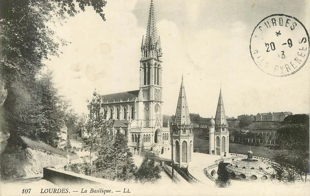 Lourdes — A Basílica — LL - Frente