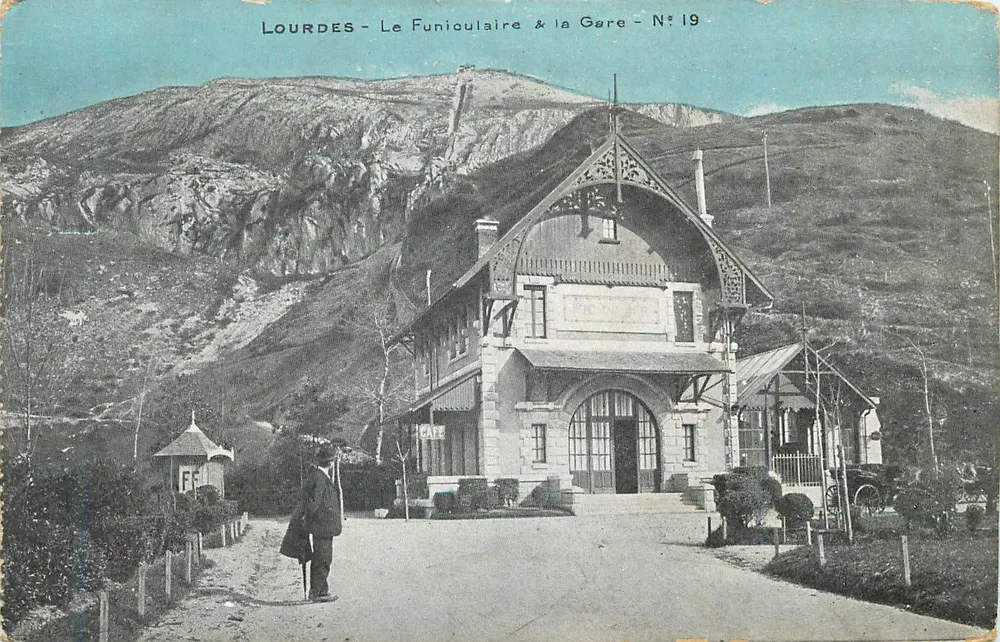 Lourdes - De funiculaar & de station - N° 19 - Voorkant