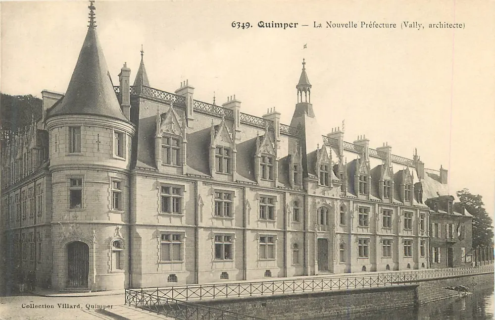 Quimper — A Nova Prefeitura (Vally, arquiteto) - Frente
