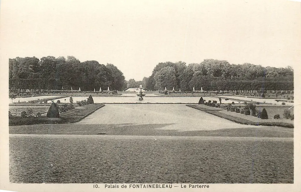 Schloss FONTAINEBLEAU — Der Parterre - Vorderseite