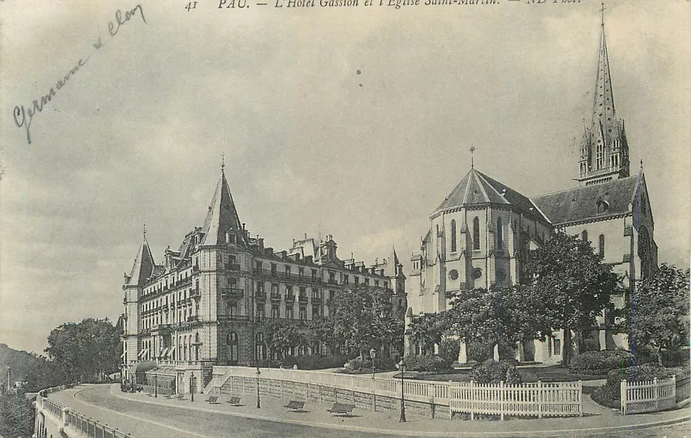 Pau — L'Hôtel Gassion et l'Église Saint-Martin — NB 1461 - Recto