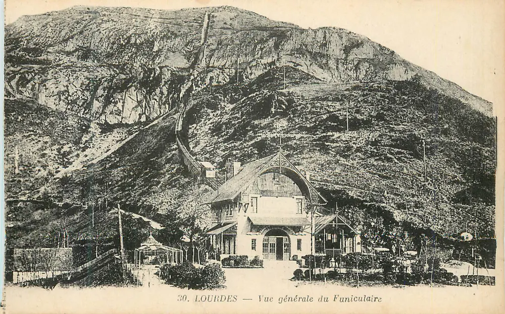Lourdes — Vista geral do Funicular — 30. Lourdes — Vista geral do Funicular - Frente