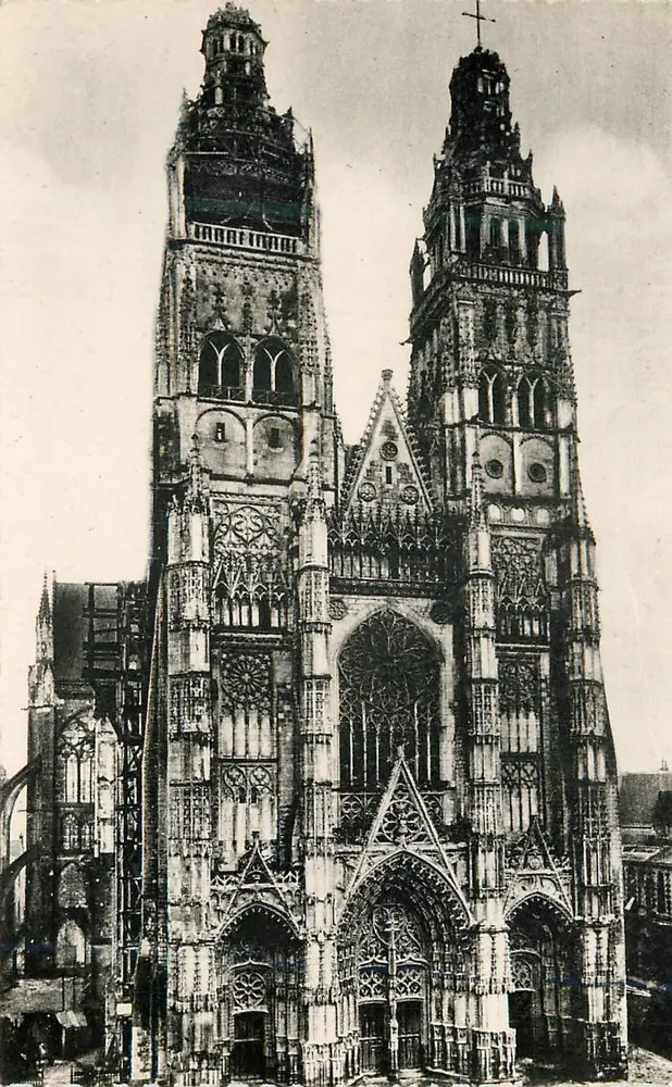 Tours — A Catedral de São Gatien — Edição La Cigogne, Tours - Frente