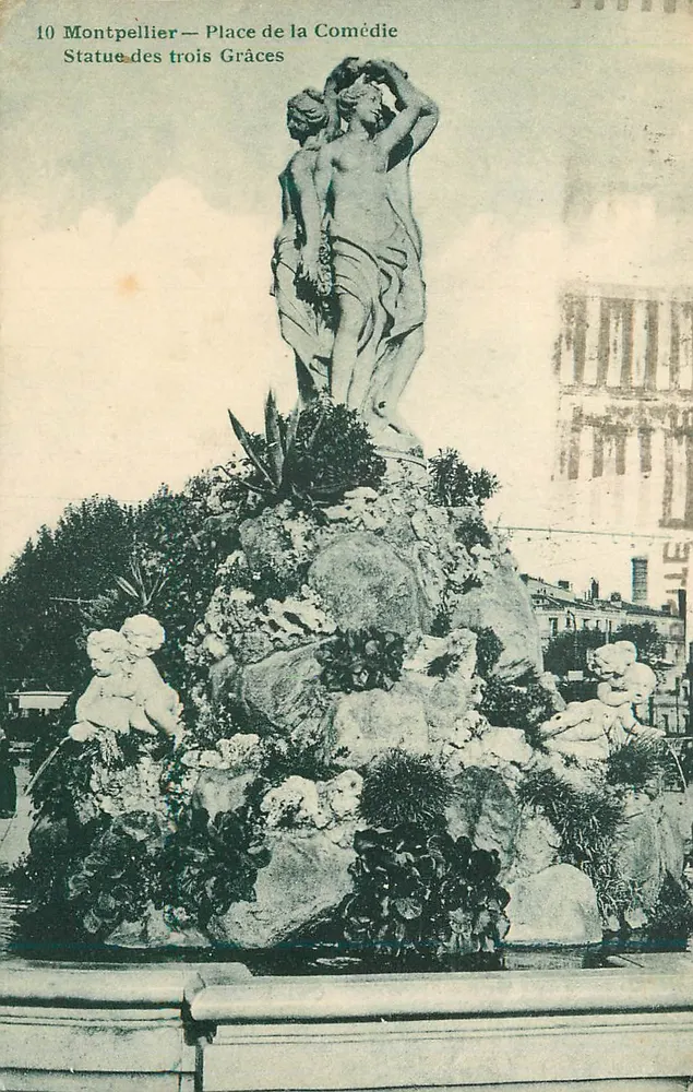 Montpellier — Place de la Comédie — Statue des trois Grâces - Recto