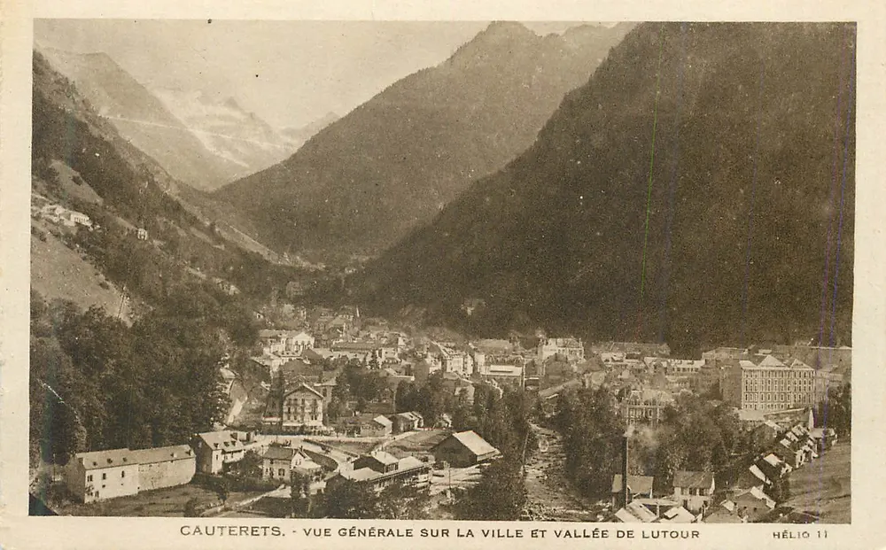 Cauterets - Allgemeiner Blick auf die Stadt und das Tal von Lutour — Hélios 11 - Vorderseite