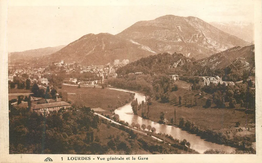 Lourdes - Vista geral e o Gave - Frente