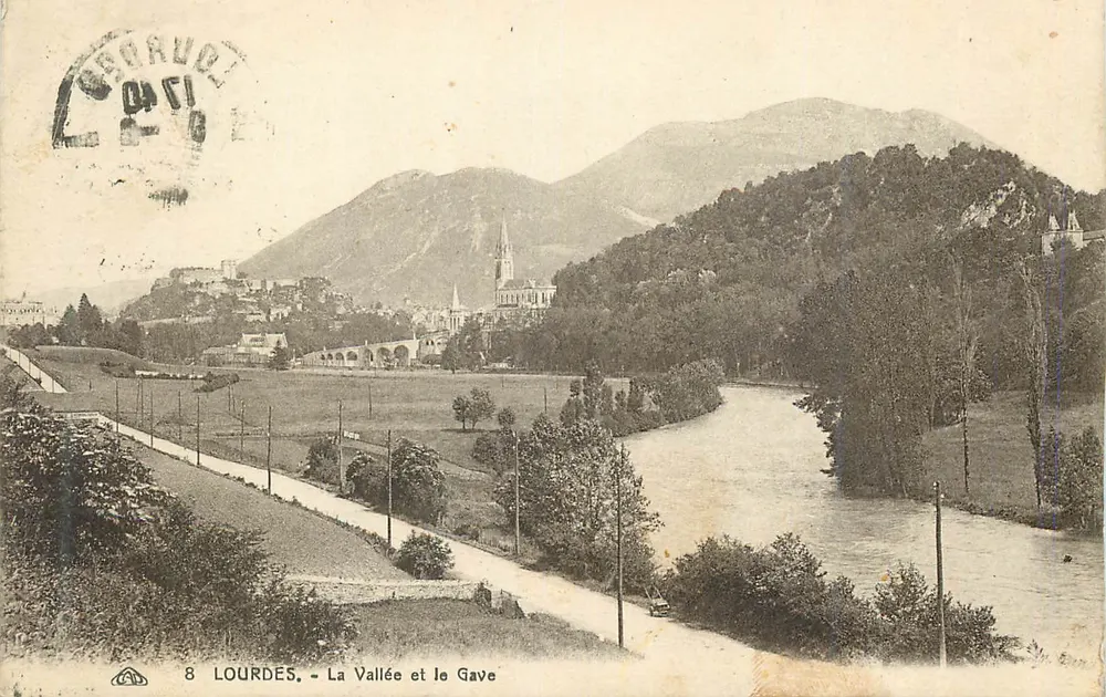 Lourdes - La Valle e il Gave — Cartolina d'epoca n°8, editore C.P.A.S. dei Fotografi Artistici - Strasburgo - Recto