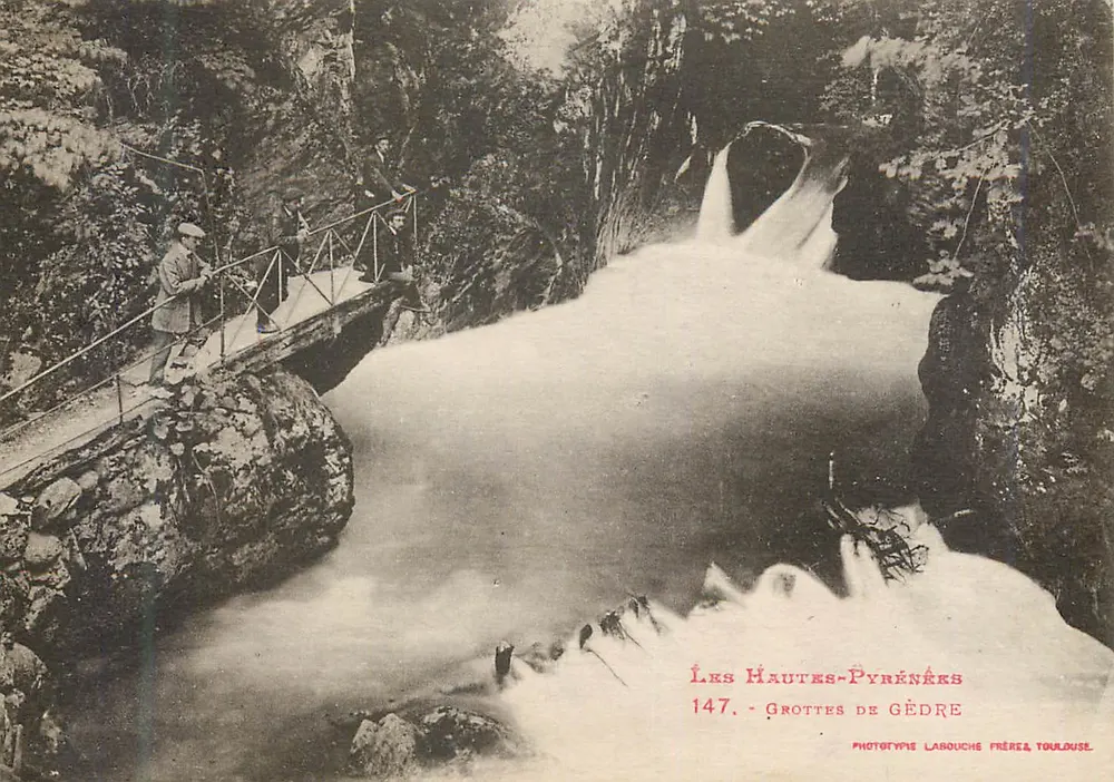 Le Alte Pirinei — Grotte di Gèdre — Fototipo Labouche Frères, Toulouse, n°147 - Recto