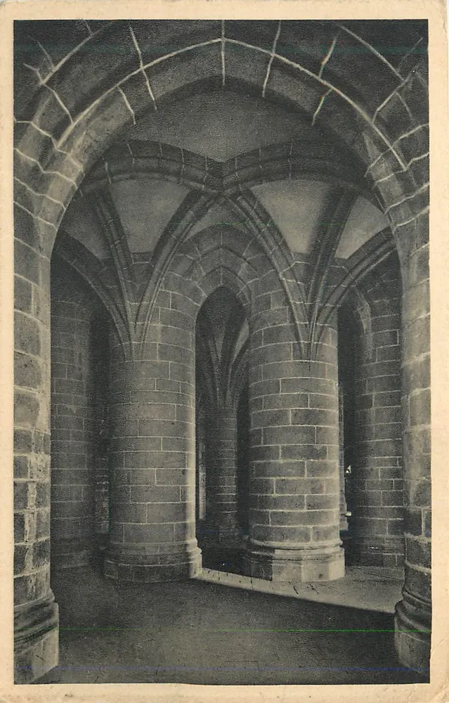 Crypte des gros piliers — Abbaye du Mont-Saint-Michel — éditeur Serv. Commercial Historiques - Recto