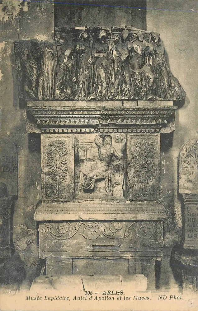 Altar van Apollo en de Muse — Lapidaire Museum — Arles — ND Phot. - Voorkant