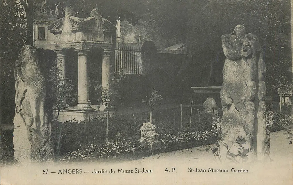 Angers — Jardim do Museu St-Jean — A.P. Museu St-Jean Jardim - Frente