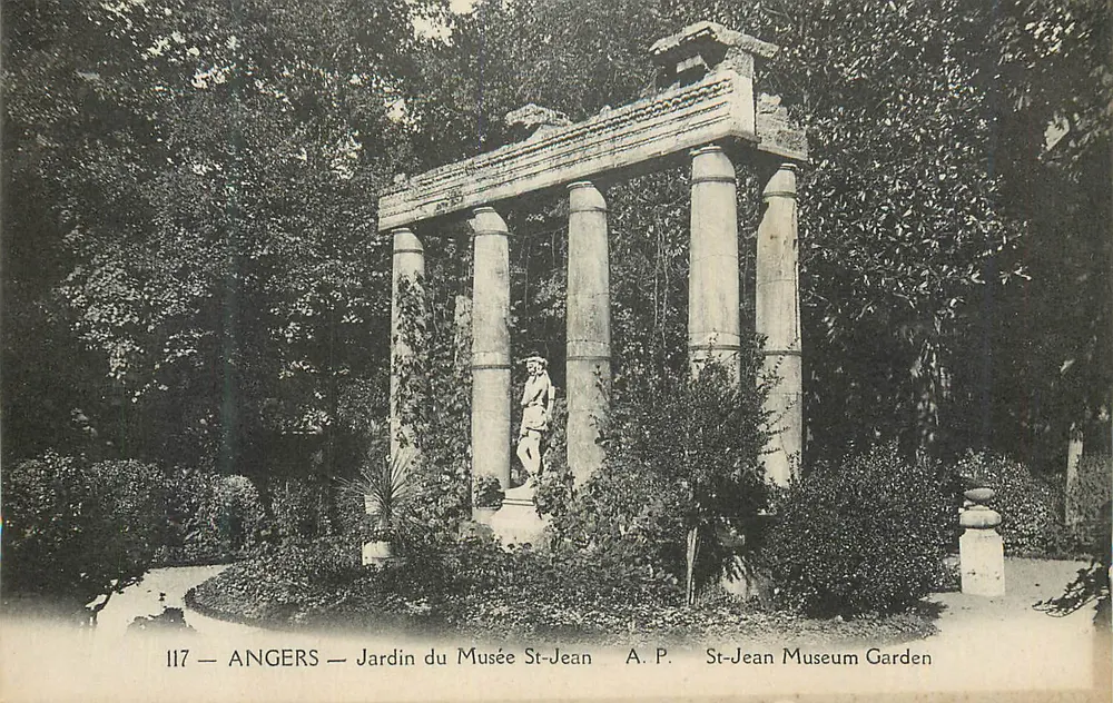 Angers — Jardim do Museu St-Jean — A.P. St-Jean Museum Garden - Frente