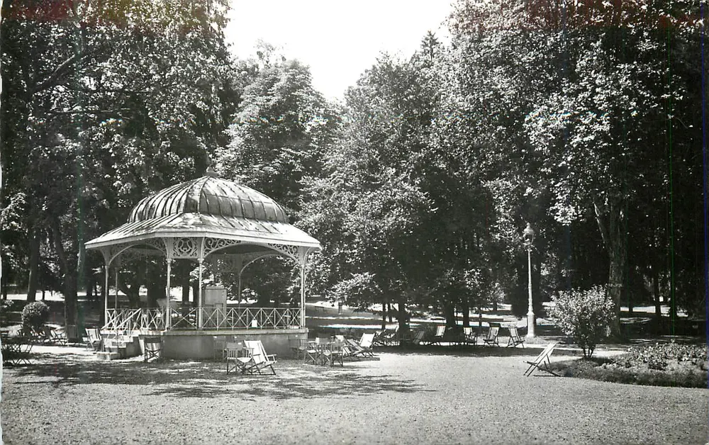 Allevard-les-Bains (Isère) — Um canto do Parque — Edições Mme Sergent Bobillot - Frente