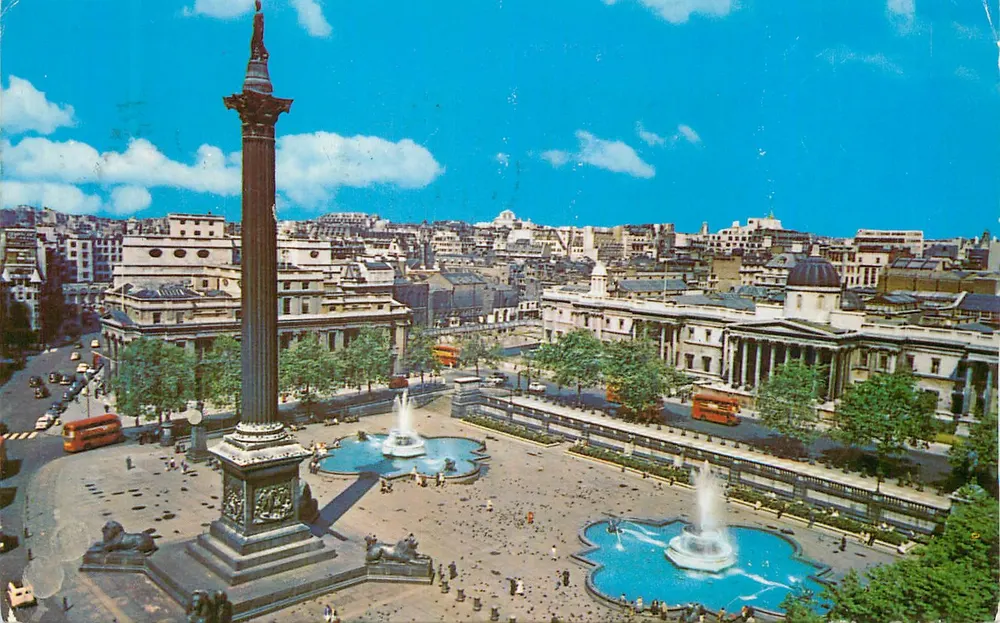 Trafalgar Square e a Coluna de Nelson — série Natural Colour, n°177 — The Photographic Greeting Card Co., Ltd., Londres - Frente