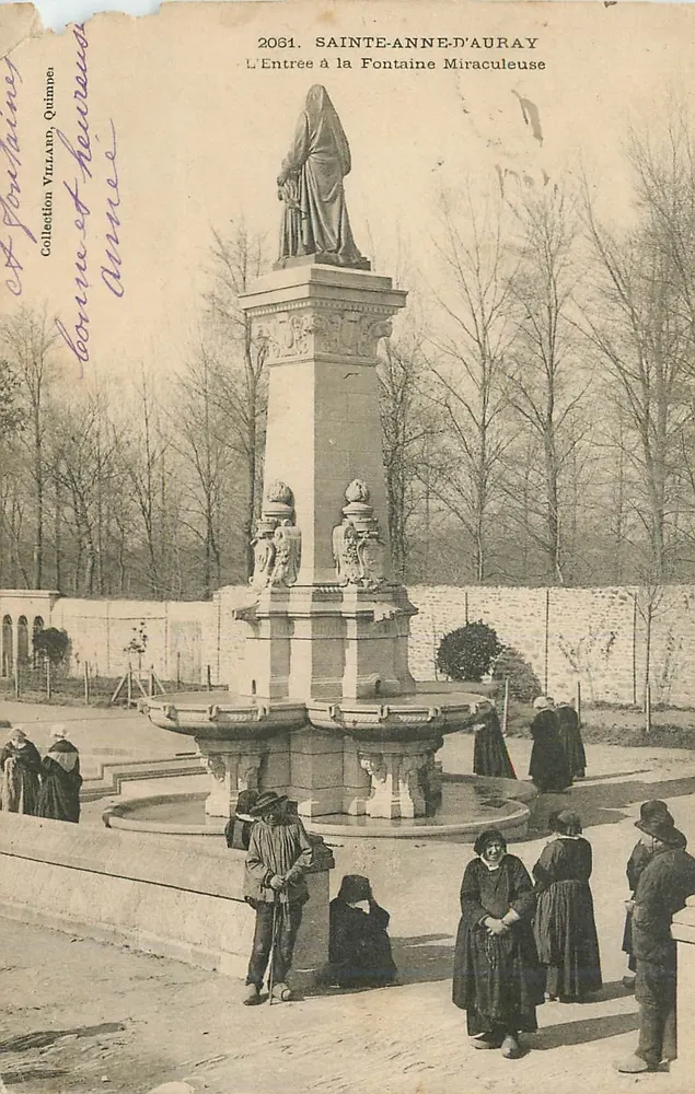 Sainte-Anne-d'Auray — Eingang zur Wunderquelle — Sammlung Villiand, Quimmeé, Nr. 2061 - Vorderseite