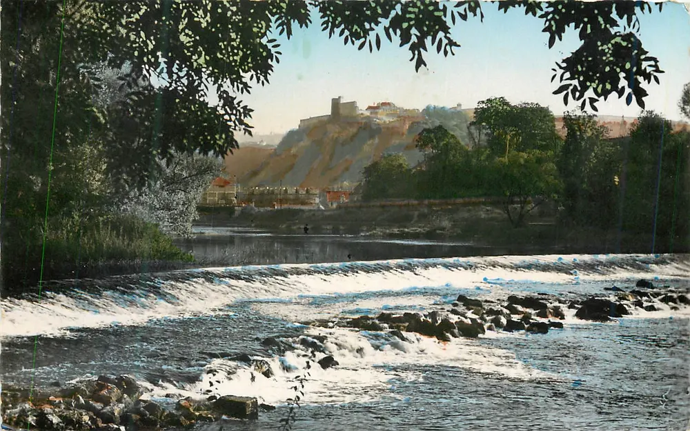 Pictorial Franche-Comté — Staudamm am Doubs von der Promenade Micaud aus gesehen — Im Hintergrund die Citadel — Edition und Foto E. PROTET, Dole (Jura) - Vorderseite