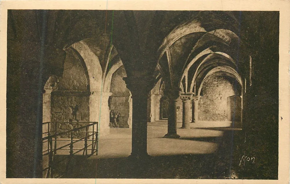 Mont-Saint-Michel — Abbaye — Le Promenoir (XIIe siècle) — Édition d'Art YVON, Paris - Recto