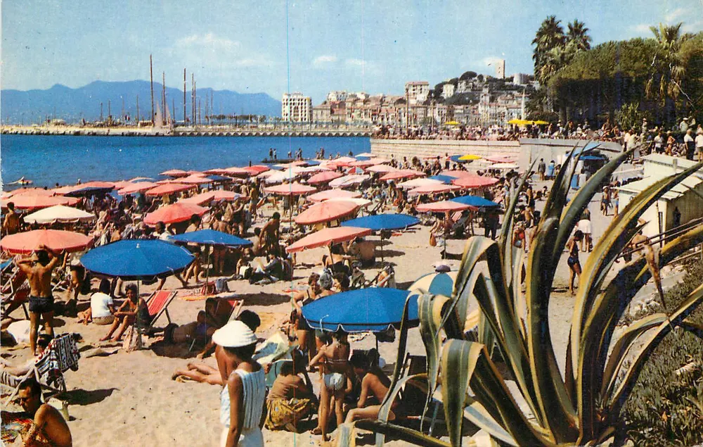 A Praia, o Porto e o Suquet — Cannes — Salão Internacional de Rádio-Tv - Frente