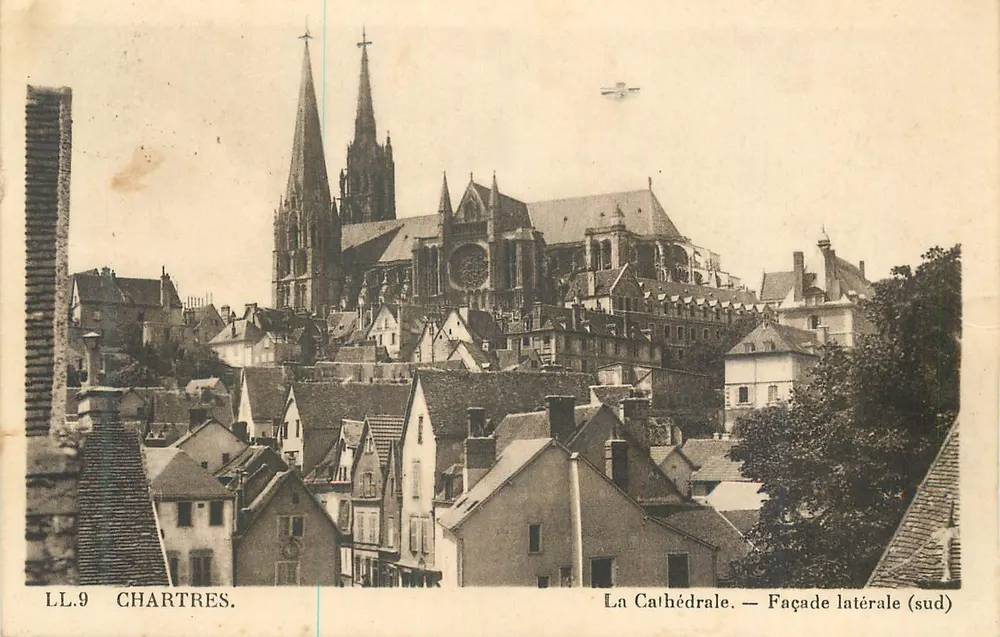 Chartres — A Catedral — Facha lateral (sul) - Frente
