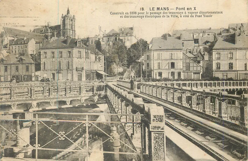 LE MANS — Ponte X — Construído em 1898 para o trânsito dos trilhos a vapor departamentais e dos trilhos elétricos da Cidade, ao lado do Ponte Yssoir - Frente