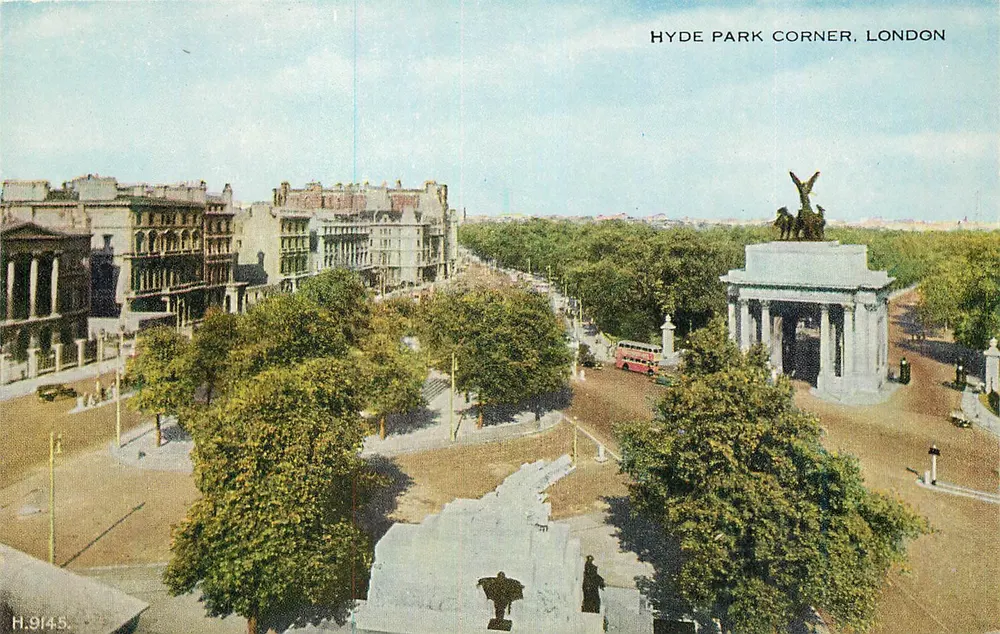 Hyde Park Corner, Londres — vista do Memorial de Wellington e do monumento às Artilharias — Valentine's Postcard & Sons, Ltd. - Frente