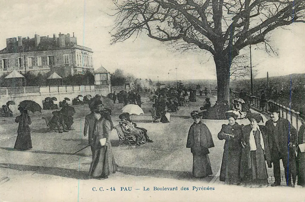 Pau — O Boulevard dos Pirineus — C.C. -14 - Frente