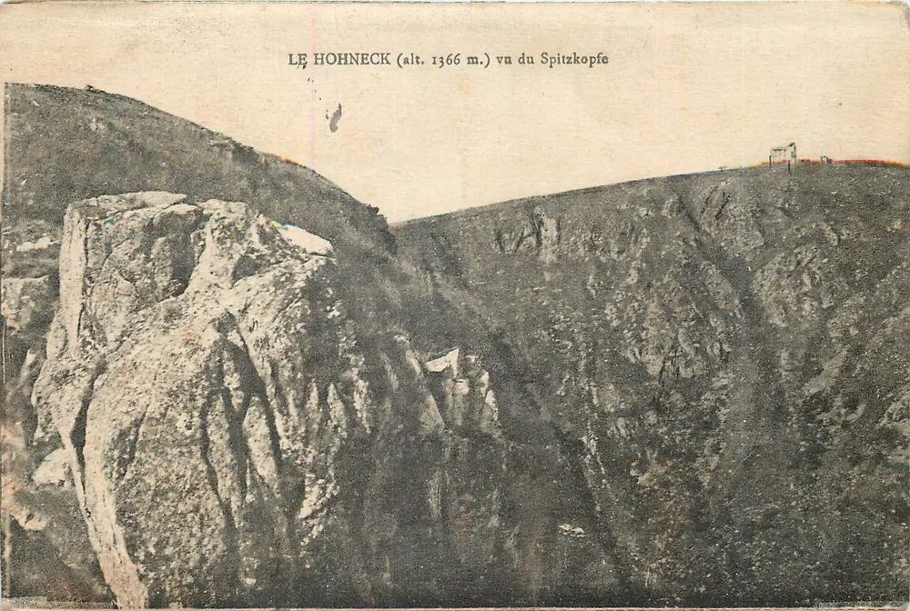 O Hohneck (alt. 1366 m.) visto do Spitzkopfe — Cartas 'La Cigogne', Strasbourg - Frente