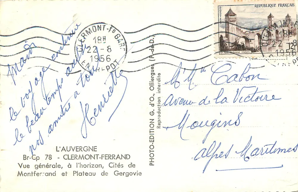Clermont-Ferrand — Vista geral ao horizonte, Cidades de Montferrand e Plateau de Gergovie — G. d'O. - Verso