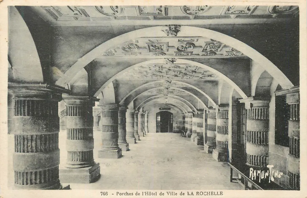 Portale des Rathauses von LA ROCHELLE — Verlag RamunTene, Seriennummer 766 - Vorderseite
