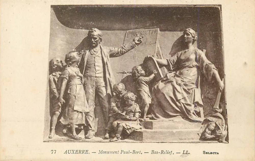 Auxerre — Monumento Paul-Bert — Bas-Relief — LL. — Selecta - Frente