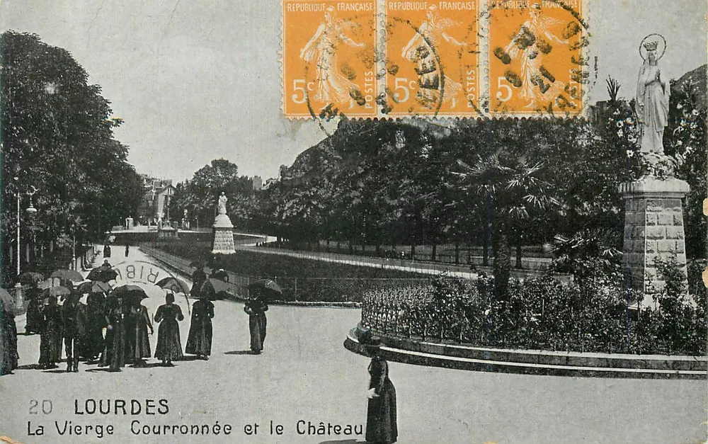 Lourdes — La Vierge Couronnée et le Château — Éditeur Lourdes, n°20 - Recto