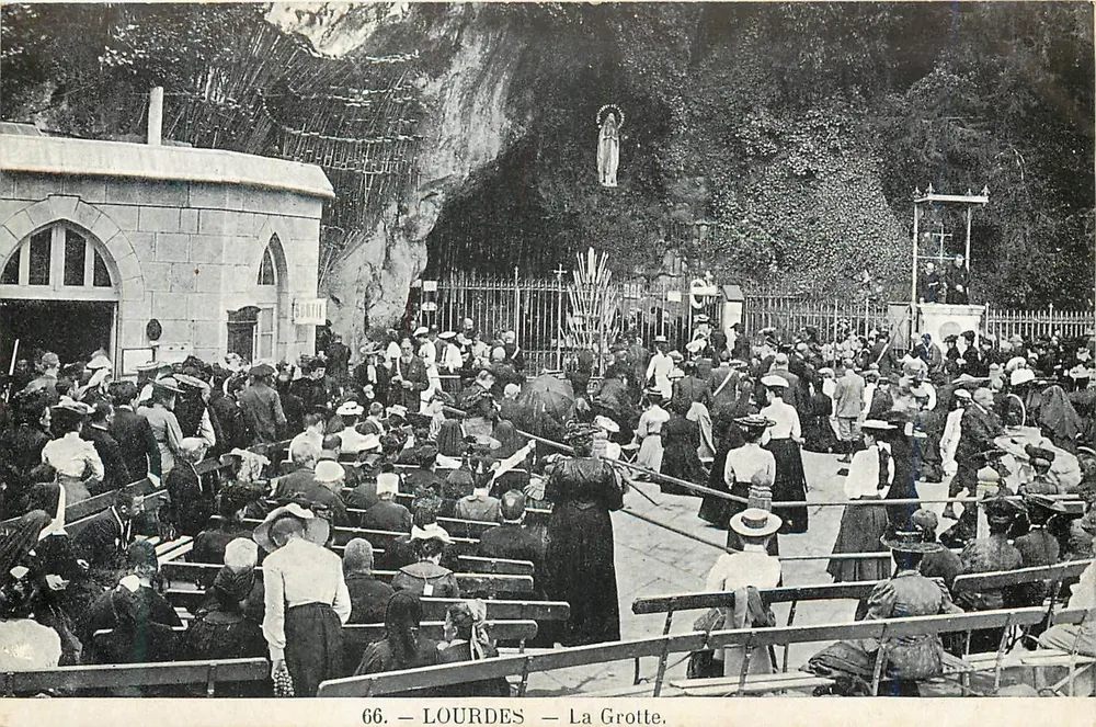 Lourdes — A Gruta — 66. Lourdes — A Gruta. - Frente
