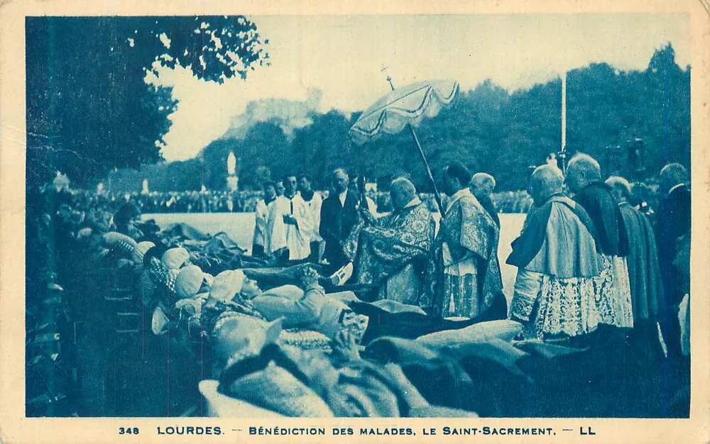Lourdes — Bénédiction des malades, le Saint-Sacrement — LL - Recto