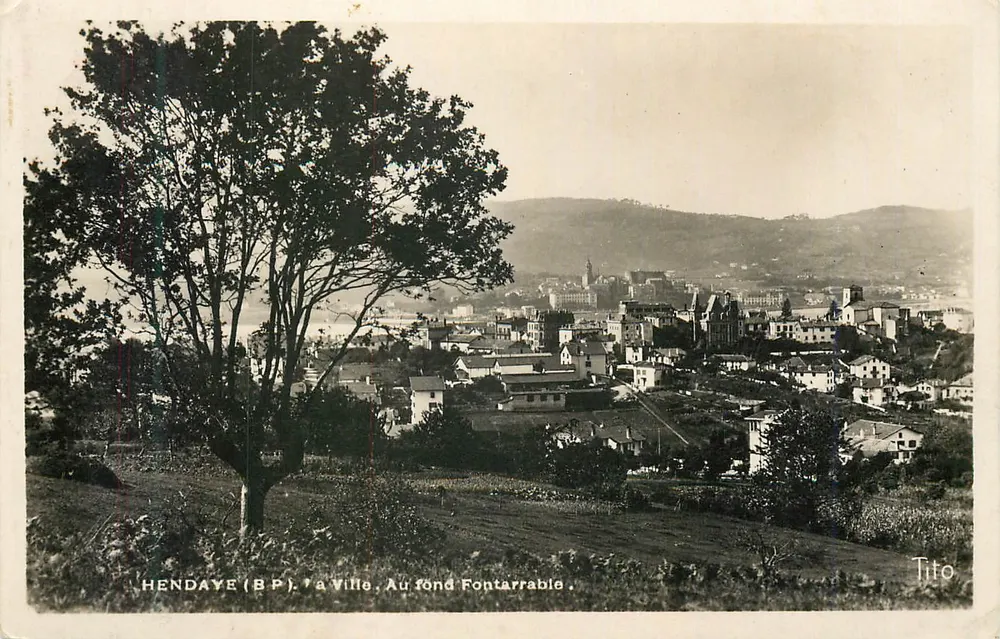 Hendaye (B.P.) — La Ville. Au fond Fontarrable — Tito - Recto