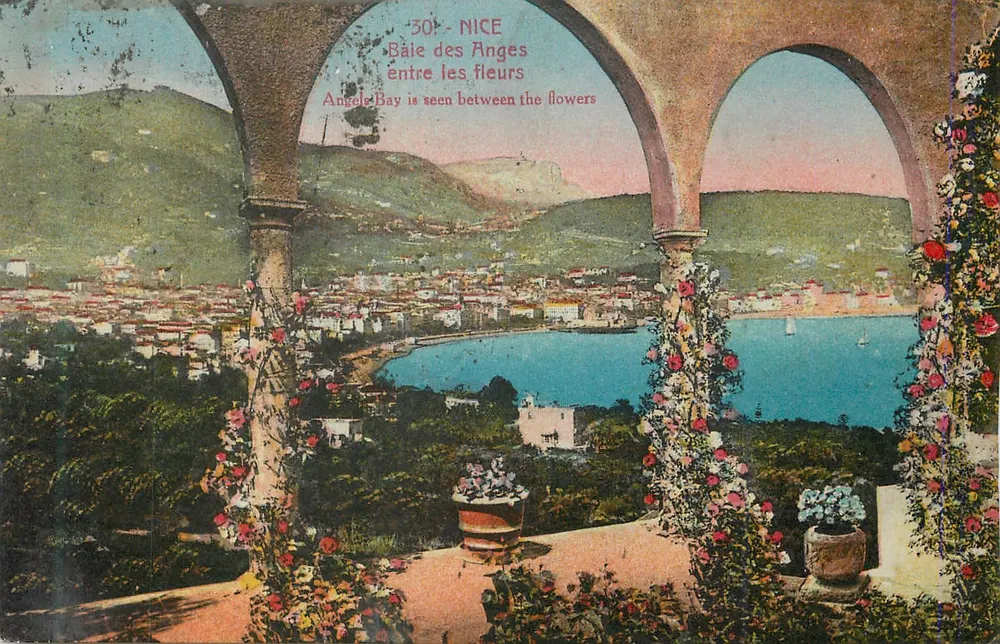 Nice - Baía dos Anjos entre as flores — editor não visível - Frente
