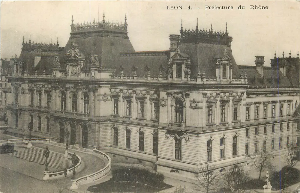 LYON 1. - Préfecture du Rhône — vue architecturale - Frente