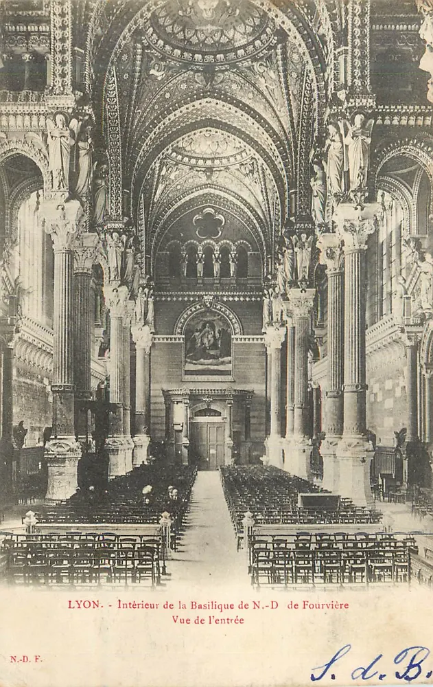 LYON - Innenansicht der Basilika Notre-Dame de Fourvière - Blick auf den Eingang - N.D.F. - Vorderseite