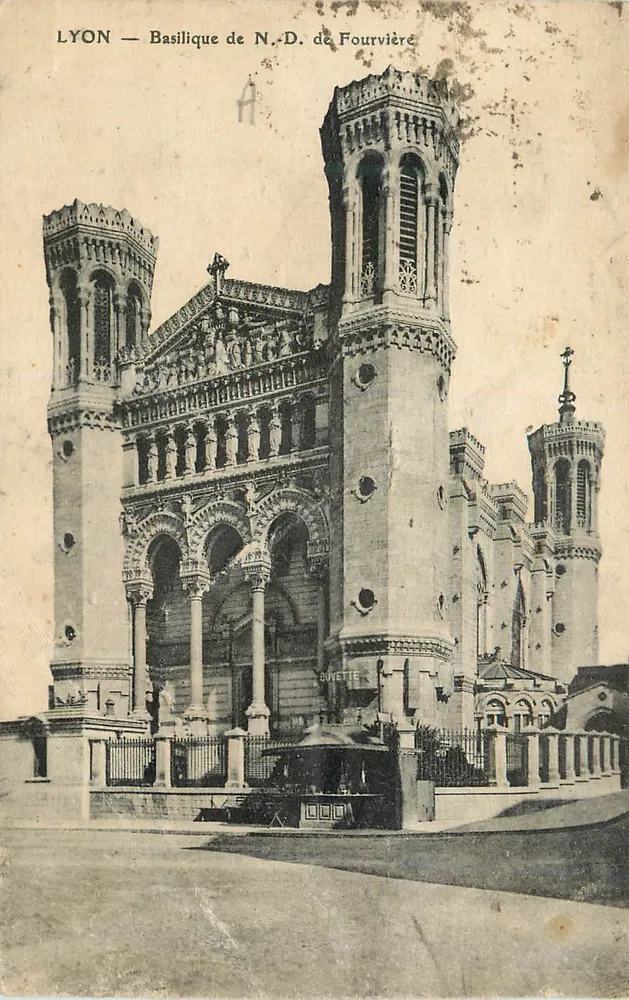 LYON — Basílica de Nossa Senhora de Fourvière — Buvette - Frente