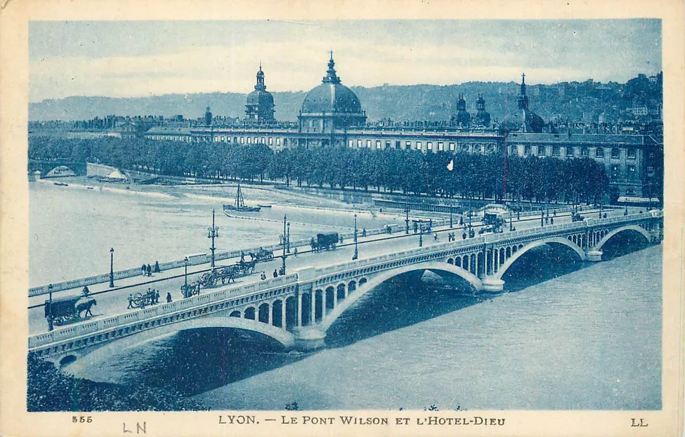 LYON. — LE PONT WILSON ET L'HÔTEL-DIEU — Éditeur LN, n° 555 - Recto