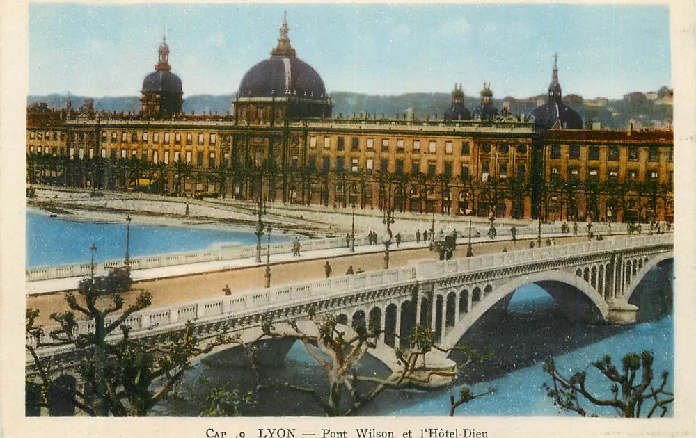 Lyon — Pont Wilson et l'Hôtel-Dieu — CAP, n°9 - Recto