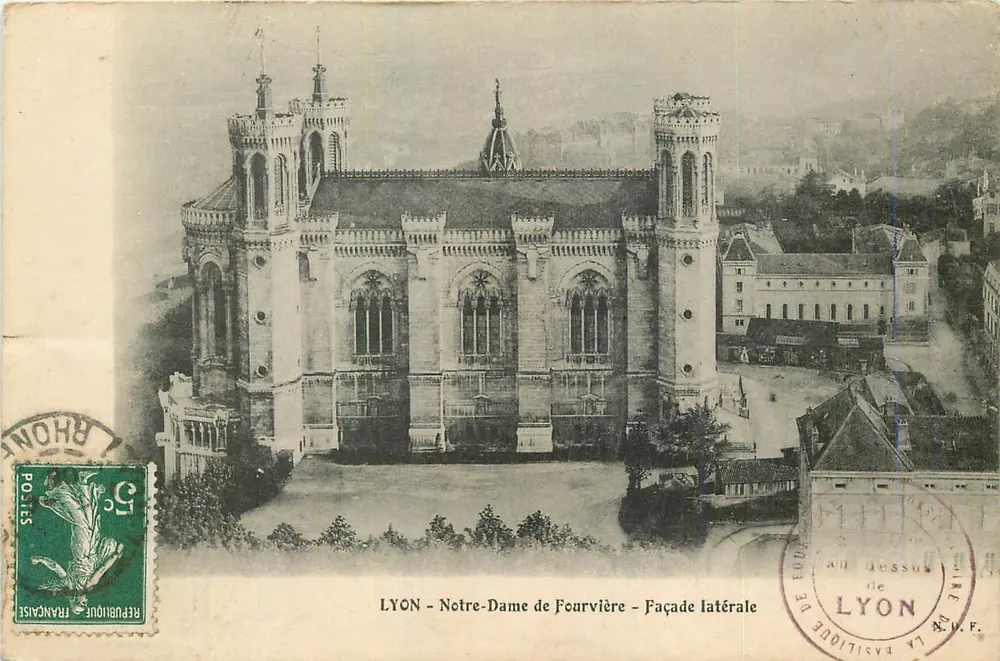 LYON - Notre-Dame de Fourvière - Façade latérale — éditeur inconnu, n° de série non visible - Recto