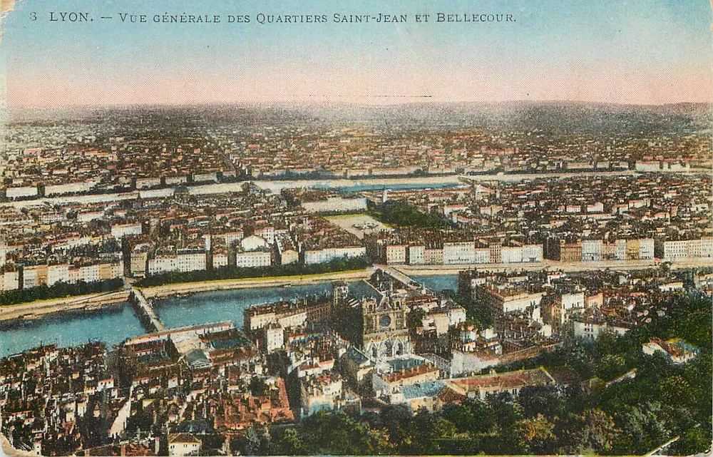 Lyon — Vue générale des quartiers Saint-Jean et Bellecour — éditeur non visible - Recto