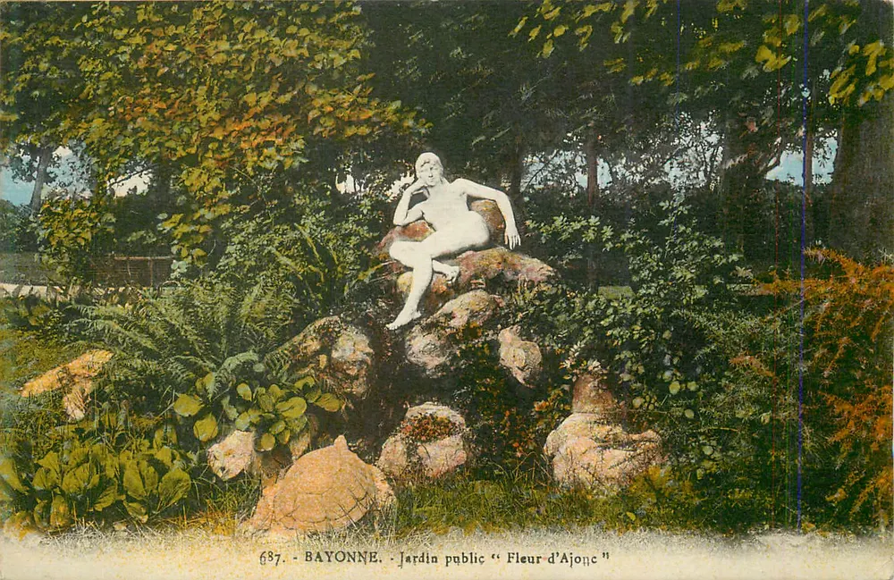 Bayonne - Jardim público "Fleur d'Ajonc" — estátua nua sobre rochedos — editor desconhecido, n° 637 - Frente