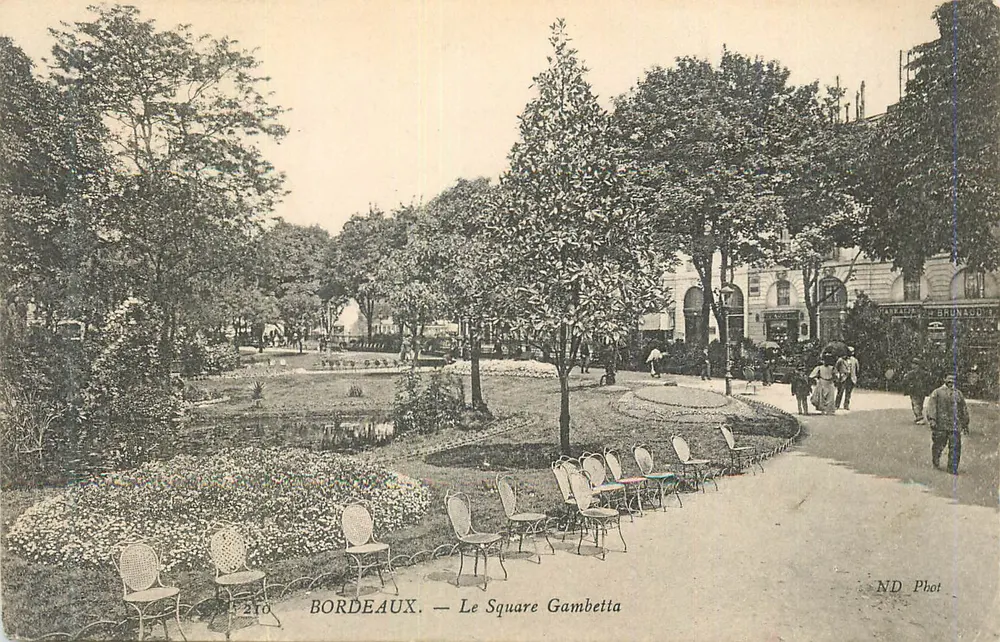 Bordeaux — O Square Gambetta — Fotografia Brunaud - Frente