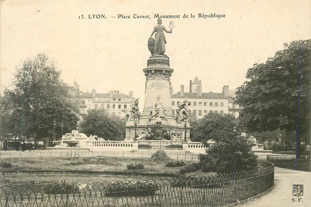 LYON — Place Carnot, Monument da República — S.F. n°13 - Frente