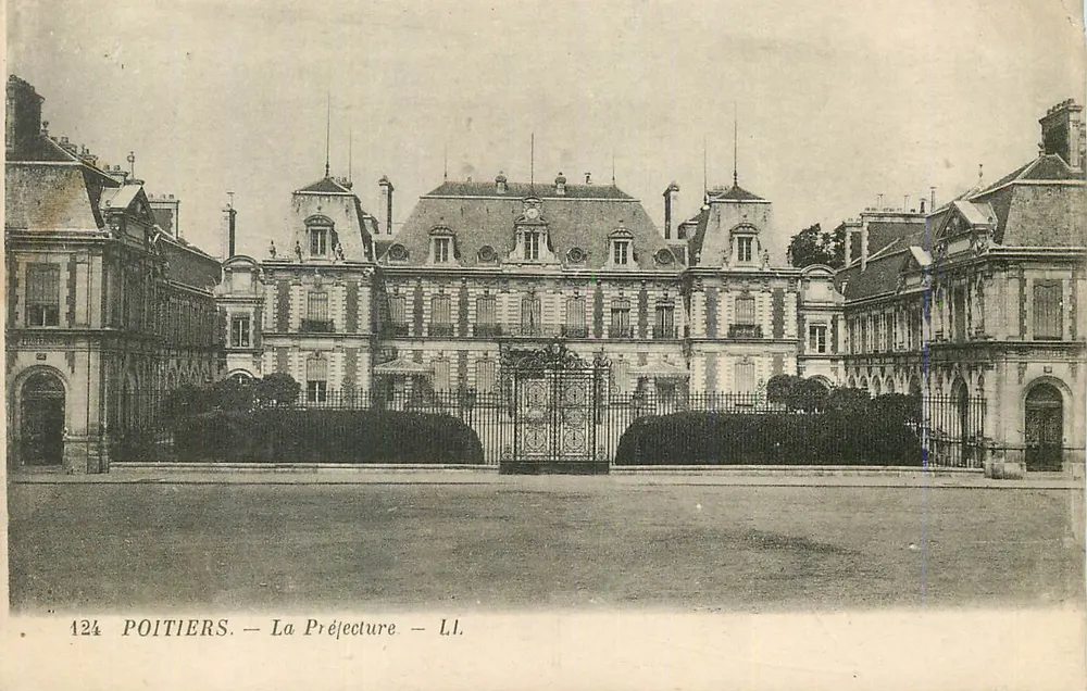 Poitiers — A Prefeitura — L.I. - Frente