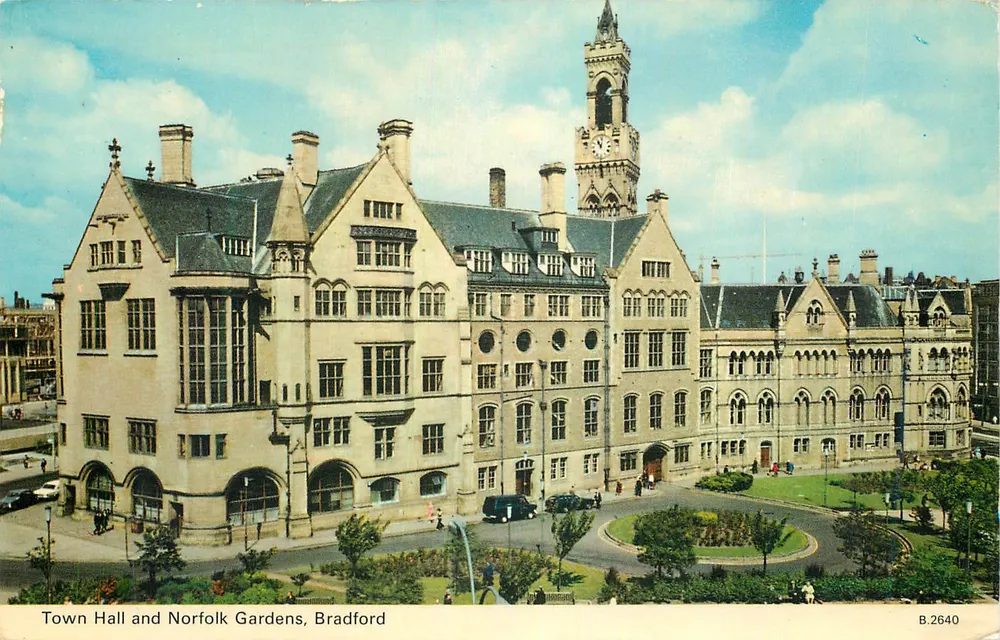 Câmara Municipal e Jardins de Norfolk, Bradford — B.2640 — Dennis Productions - Frente