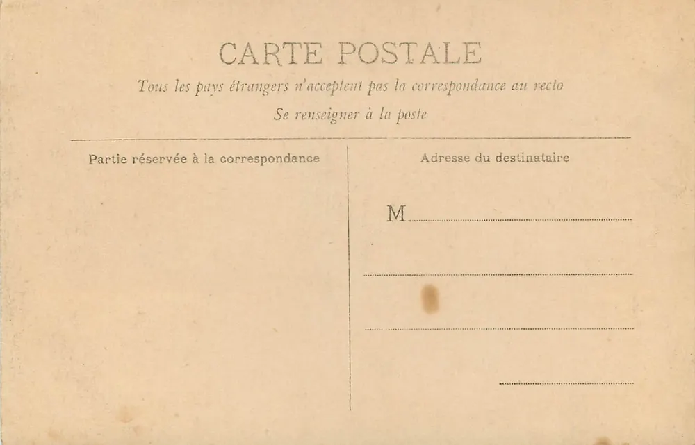 Jovem sentado — jardim com muro de pedra e trepadeira — cartão postal anônimo - Verso